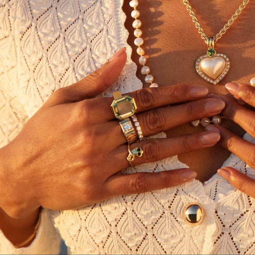 https://cdn.shopify.com/s/files/1/0442/6560/3235/files/herzanhaenger-mabe-perle-peridot-diamanten-750-goldhoney-jewelry-6015135.jpg?v=1782517345