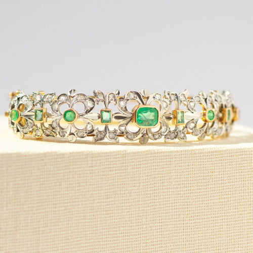 https://cdn.shopify.com/s/files/1/0442/6560/3235/files/art-deco-armreif-smaragde-rosenschliffdiamanten-750-goldhoney-jewelry-6649820.jpg?v=1782517346