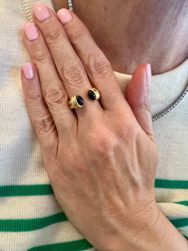 https://cdn.shopify.com/s/files/1/0647/1470/3075/files/BagueVintage-BagueOuverteSaphirsCabochonsOrJaune-JoaillerieParis-LesPierresdeJulie_4.jpg?v=1782377174