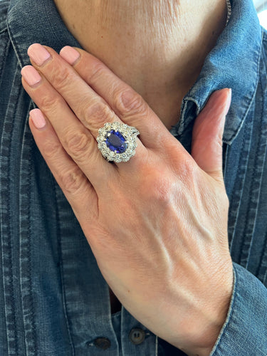 https://cdn.shopify.com/s/files/1/0647/1470/3075/files/BaguedeFiancailles-BaguePompadourTanzanite3.50CaratsDiamantsOrGris-JoailleriePairs-LesPierresdeJulie_3.jpg?v=1782377926