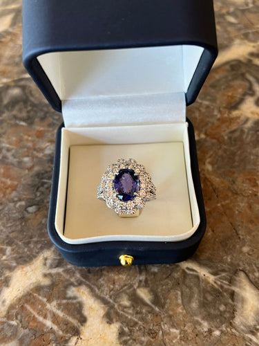 https://cdn.shopify.com/s/files/1/0647/1470/3075/files/BaguedeFiancailles-BaguePompadourTanzanite3.50CaratsDiamantsOrGris-JoailleriePairs-LesPierresdeJulie_5.jpg?v=1782377928