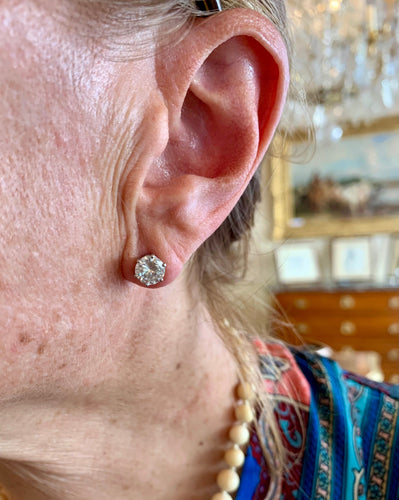 https://cdn.shopify.com/s/files/1/0647/1470/3075/files/Bouclesd_OreillesdeLuxe-Clousd_OreillesPendantsTransformablesDiamantsPerlesPlatineOrGris-JoailleriePa_5.jpg?v=1782382070