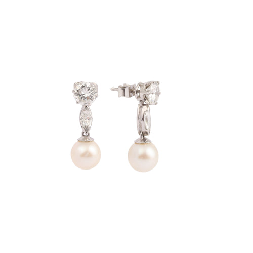 https://cdn.shopify.com/s/files/1/0647/1470/3075/files/Bouclesd_OreillesdeLuxe-Clousd_OreillesPendantsTransformablesDiamantsPerlesPlatineOrGris-JoailleriePa_5.jpg?v=1782382070
