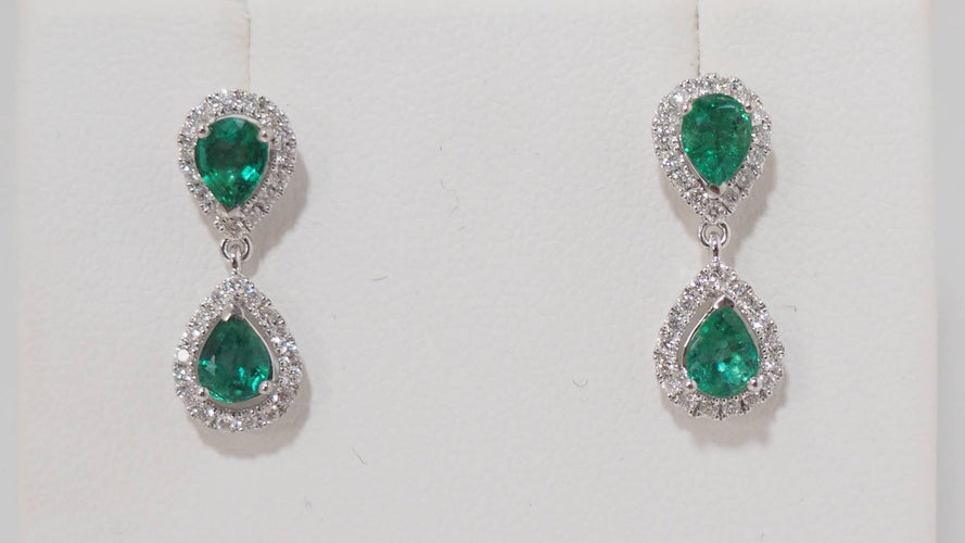 Boucles d'oreilles Pendants d'oreilles en or gris, émeraudes et diamants 58 Facettes 31131