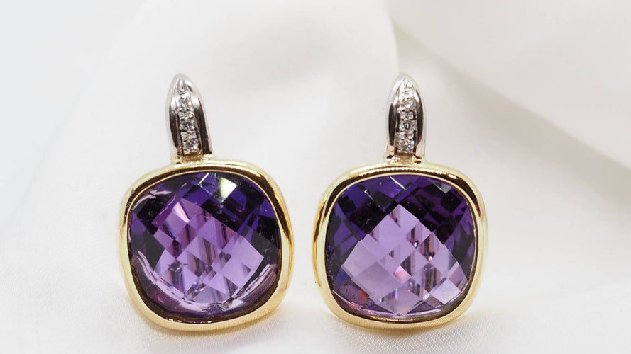 Boucles d'oreilles Boucles d’oreilles pendantes en or jaune et gris 18 kt, améthystes et diamants 58 Facettes 30489