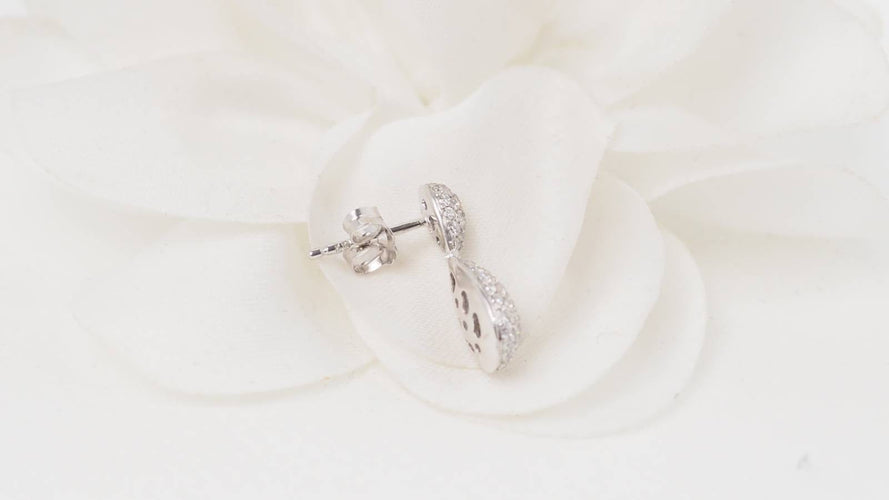 Boucles d'oreilles Boucles d'oreilles pendantes en or blanc et diamants 58 Facettes 32102