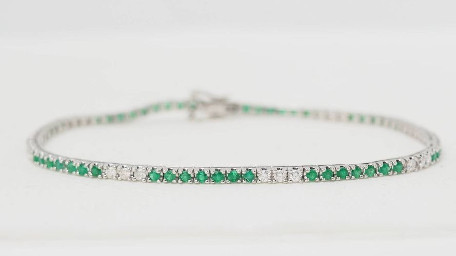 Bracelet 18cm Bracelet rivière en or blanc, émeraudes et diamants 58 Facettes 32238