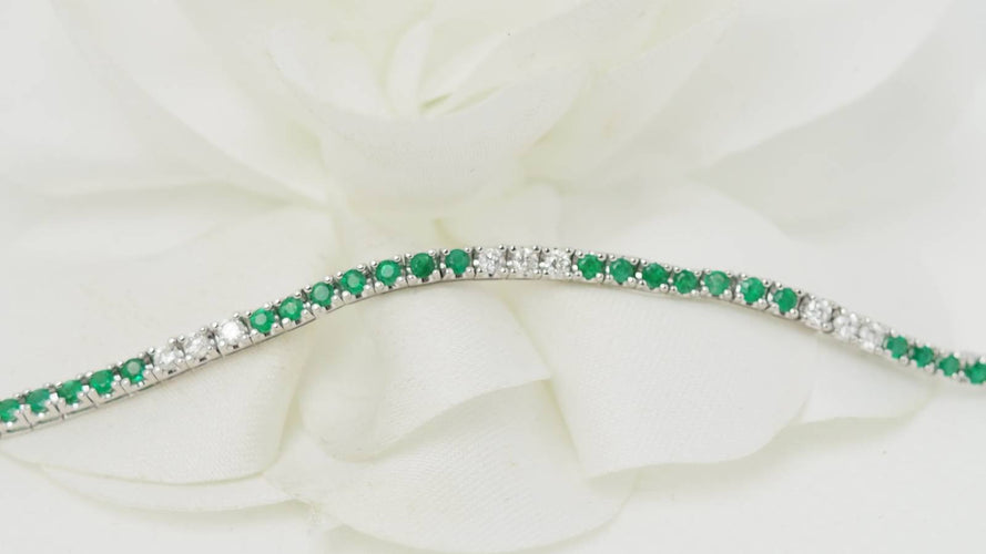Bracelet 18cm Bracelet rivière en or blanc, émeraudes et diamants 58 Facettes 32238