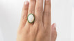 Bague Bague ovale en or jaune, opale cabochon et émeraudes 58 Facettes 32639