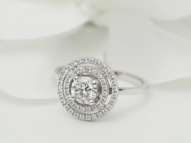 Bague 52 Bague solitaire en or blanc 18 kt avec diamant de 0,46 ct 58 Facettes 29912