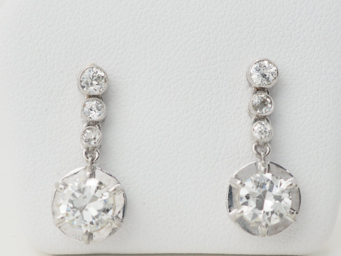Boucles d'oreilles Dormeuses anciennes - Boucles d'oreilles en or blanc et diamants 58 Facettes 32108