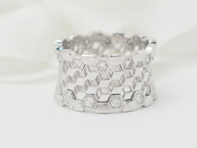 Bague 50 INEDT Op'art - Bague ajourée en or blanc et diamants 58 Facettes 33437