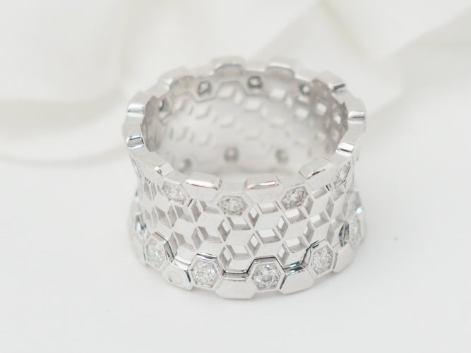 Bague 50 INEDT Op'art - Bague ajourée en or blanc et diamants 58 Facettes 33437