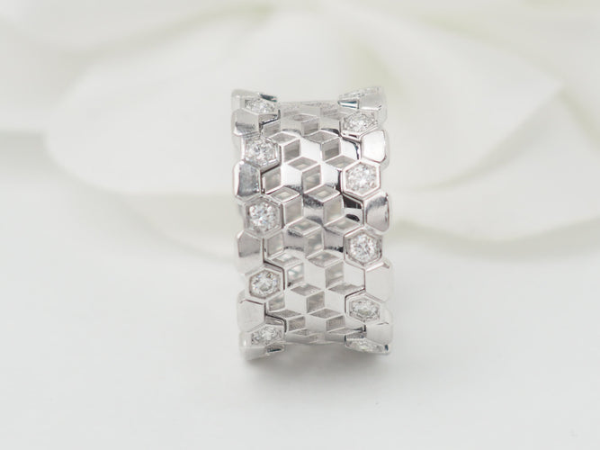 Bague 50 INEDT Op'art - Bague ajourée en or blanc et diamants 58 Facettes 33437