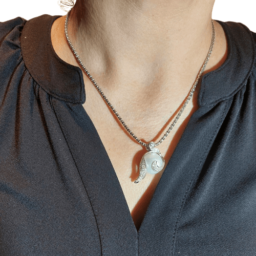 Colar gargantilha em ouro branco com pérola e diamantes 1,40 ct 
