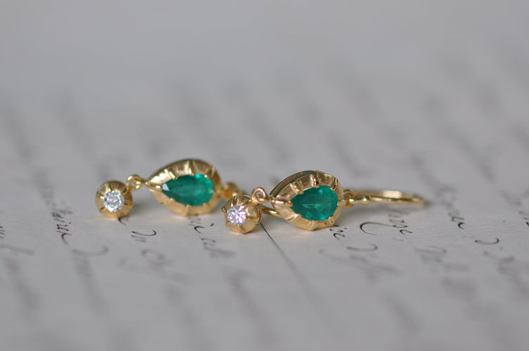 Boucles d'oreilles Boucles d'oreilles anciennes en or jaune 18K avec émeraudes et diamants 58 Facettes