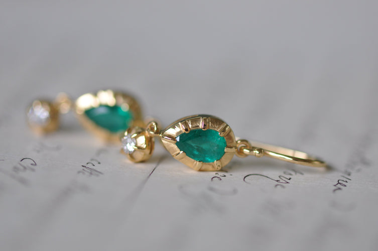 Boucles d'oreilles Boucles d'oreilles anciennes en or jaune 18K avec émeraudes et diamants 58 Facettes