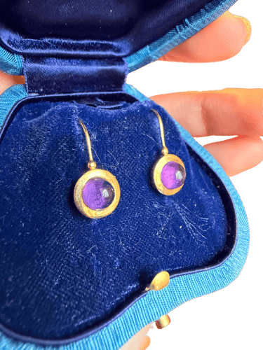 Boucles d'oreilles Boucles d'oreilles dormeuses en or jaune et améthystes 58 Facettes adaaddaaff
