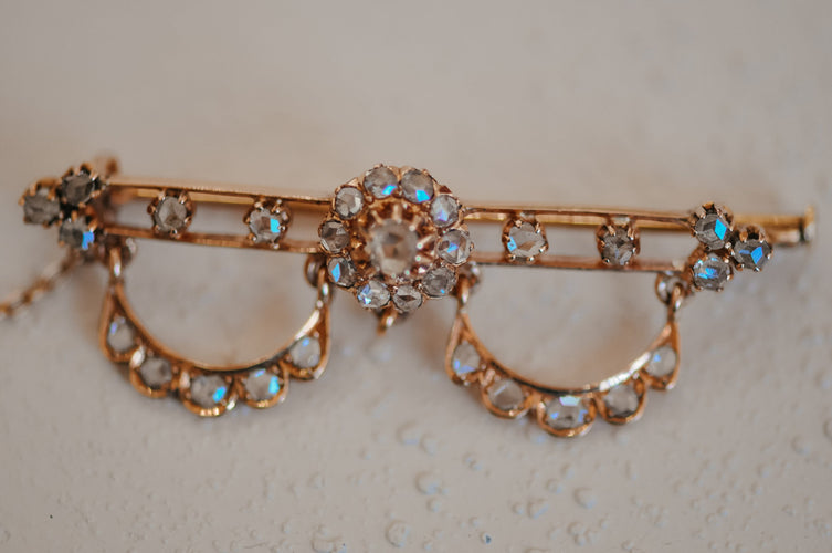 Broche Broche victorienne en or jaune 18 carats et diamants taille rose 58 Facettes