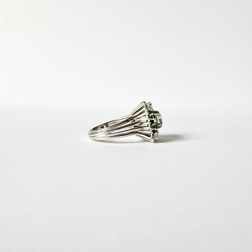 https://cdn.shopify.com/s/files/1/0943/8576/6747/files/bague-emeraude.jpg?v=1783006087