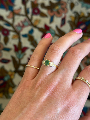Bague 51 Bague ancienne en or 18K avec émeraude et diamants 58 Facettes
