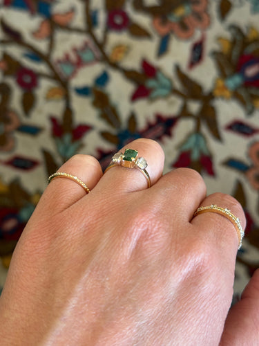 Bague 51 Bague ancienne en or 18K avec émeraude et diamants 58 Facettes