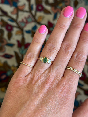 Bague 51 Bague ancienne en or 18K avec émeraude et diamants 58 Facettes