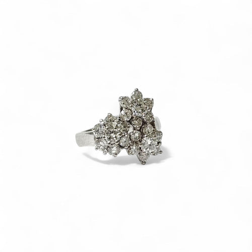 Bague 57 Bague fleurs en or gris et diamants 58 Facettes REF2531-302