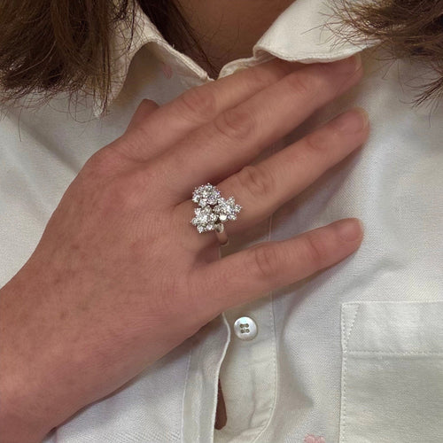 Bague 57 Bague fleurs en or gris et diamants 58 Facettes REF2531-302