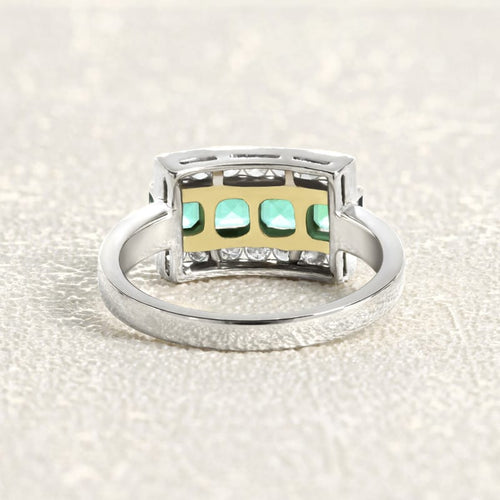 bague-or-gris-emeraude-et-diamants.jpg