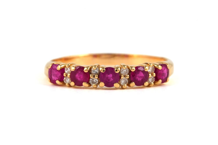 Bague 58 Bague contemporaine en or jaune 18 carats, rubis et diamants 58 Facettes B885