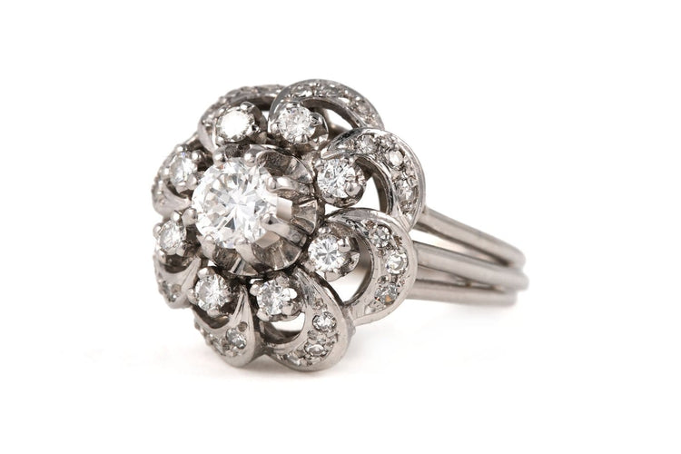 Bague 51 Années 50 - Bague en or blanc, diamant brillant et diamants 8/8 58 Facettes 23824