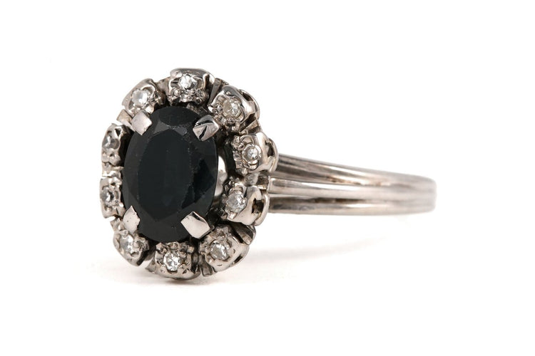 Bague 56 Années 70 - Bague en or blanc, saphir et diamants 58 Facettes 23844