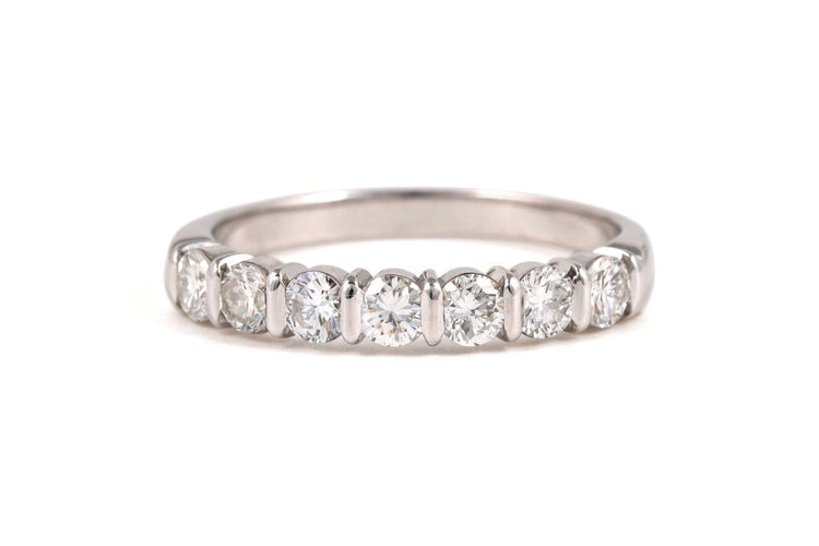 Bague 54 Bague contemporaine en or blanc 18 carats et diamants 58 Facettes B887