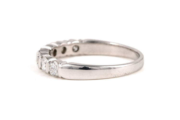 Bague 54 Bague contemporaine en or blanc 18 carats et diamants 58 Facettes B887