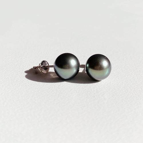 green-tahitian-pearl-earrings-18k-white-gold-underwater-5 (1).jpg