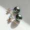 Boucles d'oreilles Underwater - Boucles d'oreilles en or blanc et perles de Tahiti 58 Facettes GER1322WG