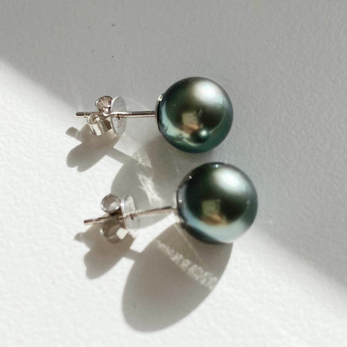 green-tahitian-pearl-earrings-18k-white-gold-underwater-6 (1).jpg