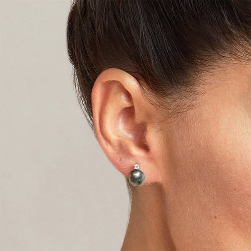 grey-tahitian-pearl-diamond-earrings-18k-white-gold-underwater-2.jpg