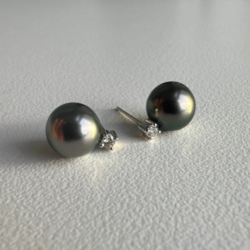 grey-tahitian-pearl-diamond-earrings-18k-white-gold-underwater-6.jpg