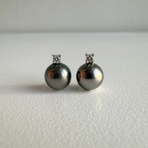 grey-tahitian-pearl-diamond-earrings-18k-white-gold-underwater-4.jpg
