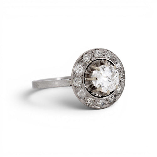 https://cdn.shopify.com/s/files/1/1015/8633/8124/files/antique-art-deco-white-gold-platinum-diamond-halo-ring-right_3f9438da-3acf-4804-a0a8-fb486f195b1d.jpg?v=1783338589