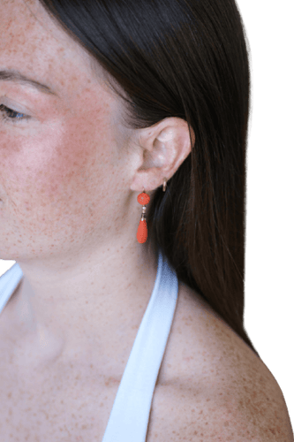 Antique dangling earrings in yellow gold, coral, pearl and enamel 