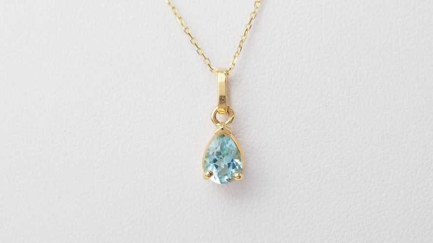 Collier Collier solitaire en or jaune et topaze bleue 58 Facettes XLAA0052