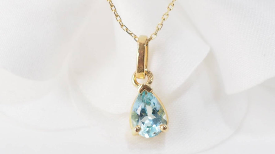 Collier Collier solitaire en or jaune et topaze bleue 58 Facettes XLAA0052