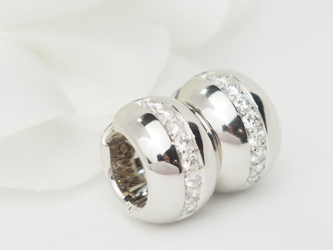 Boucles d'oreilles Créoles en or blanc 18 kt et diamants 58 Facettes 33349