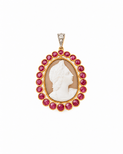 Pendentif Pendentif camée en or jaune 18 ct, rubis et diamants 58 Facettes 33399