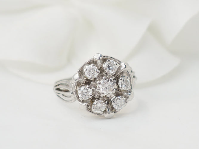 Bague 50 Bague marguerite en or blanc 18k et diamants 58 Facettes 33515