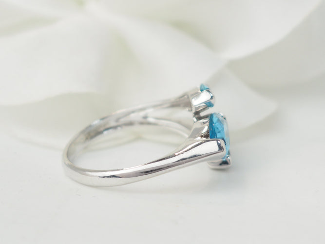 Bague 55 Bague en or blanc 18 ct avec topazes bleues 58 Facettes 33498