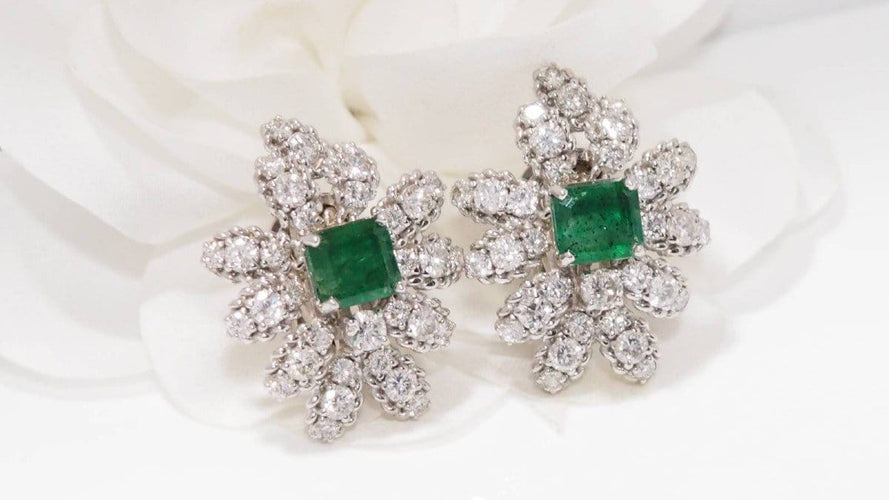 Boucles d'oreilles Boucles d’oreilles en or blanc 18 kt, diamants et émeraudes 58 Facettes 30089